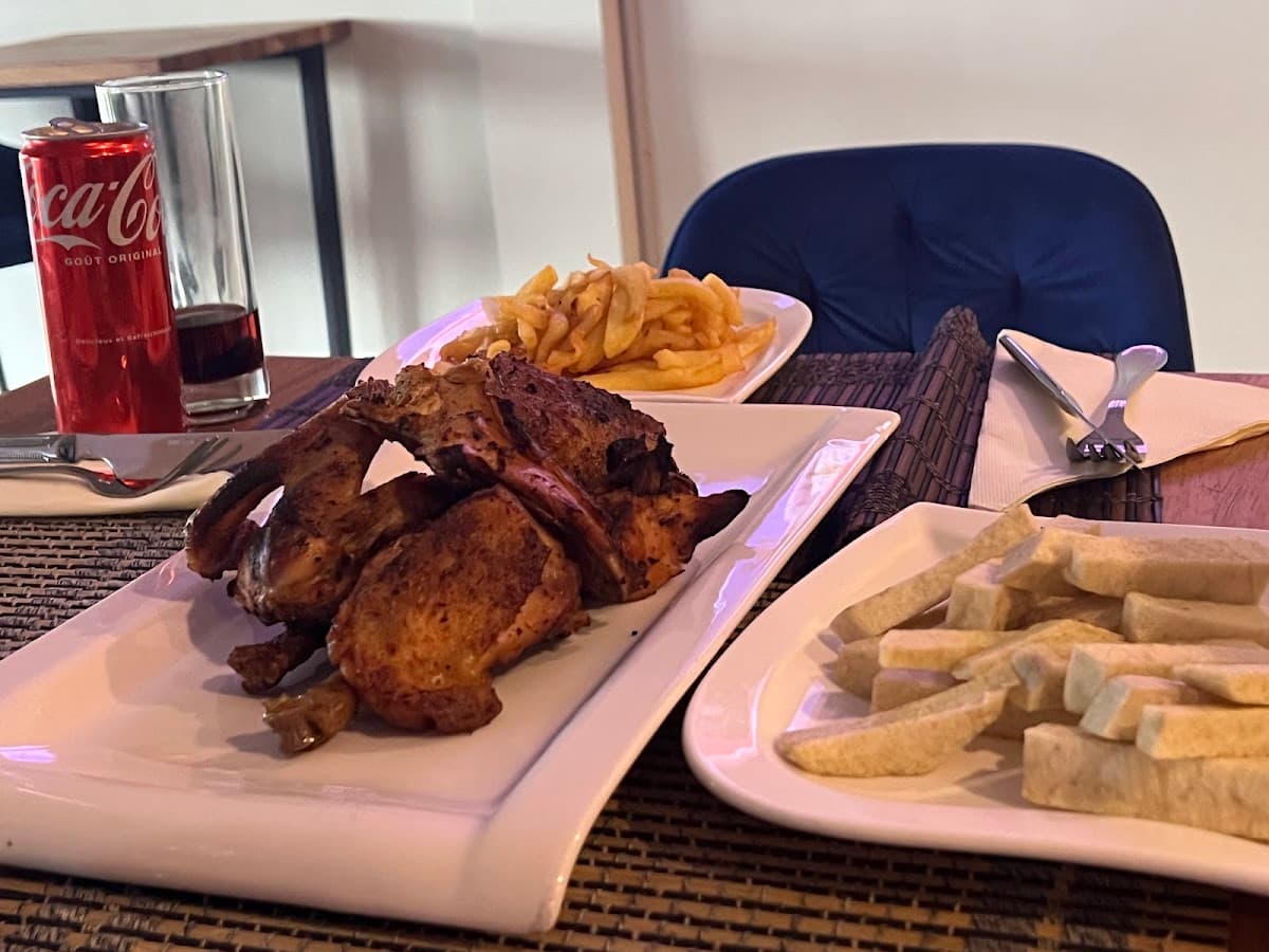 Livingstone Restaurant Bar Lounge - Photo 2